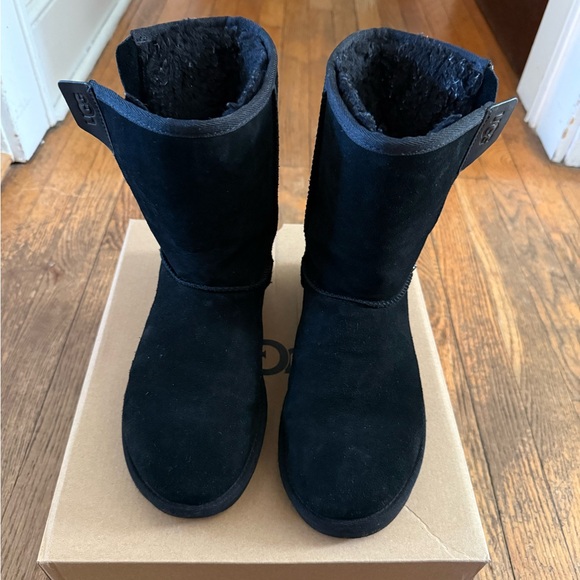 Ugg Classic Short Bailey Zip - Picture 1 of 7